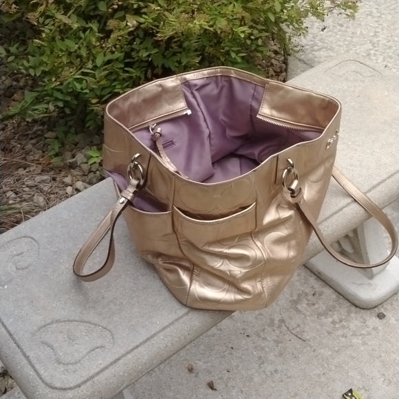 GUC Coach Metallic Bronze Gold Leather Signature Embossed Gallery Tote, F17730 - Picture 7 of 13